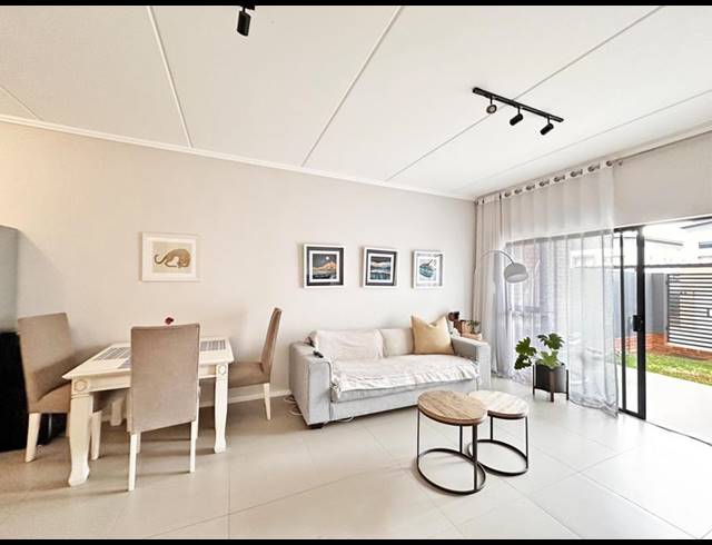 2 BEDROOM APARTMENT FOR SALE IN BRYANSTON